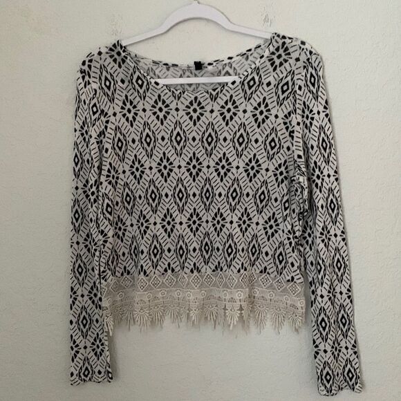 Divided Lace Bottom Top Size M - Picture 1 of 7